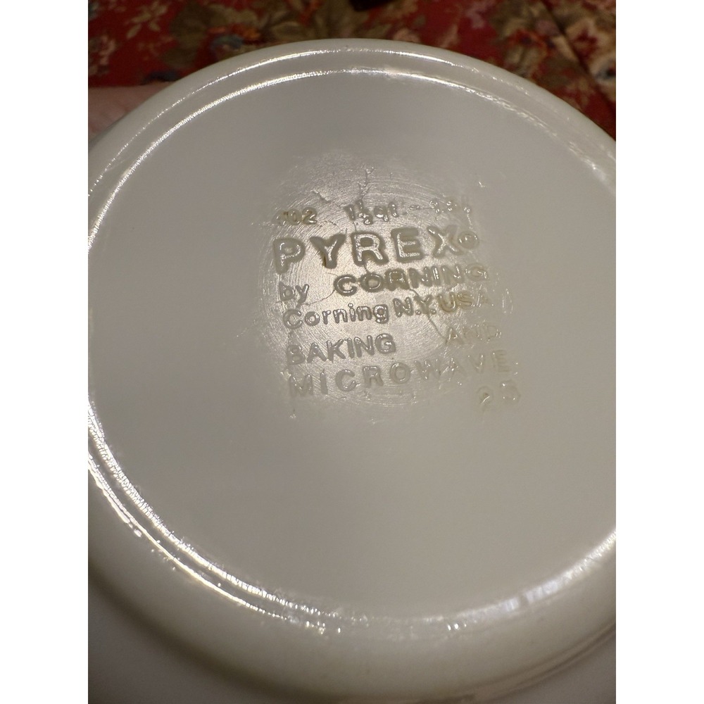 Vintage Pyrex Mixing Bowls – Set of 2 (401 & 402) - Picture 7 of 7